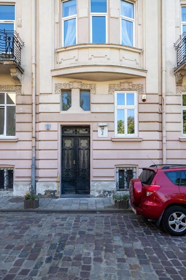 2 Bedroom Apartment Tykha Street City Center With Parking Place Lviv Exterior foto