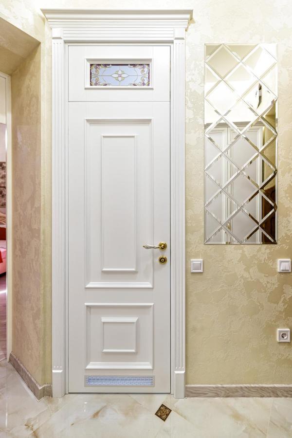 2 Bedroom Apartment Tykha Street City Center With Parking Place Lviv Exterior foto