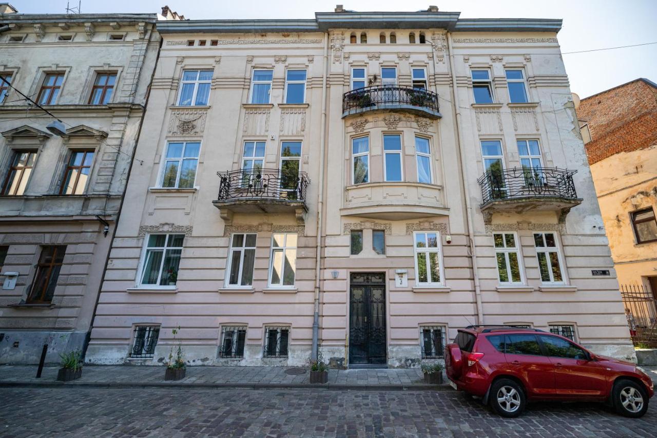 2 Bedroom Apartment Tykha Street City Center With Parking Place Lviv Exterior foto